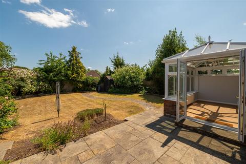 2 bedroom detached bungalow for sale, Meadow Way, Hitchin