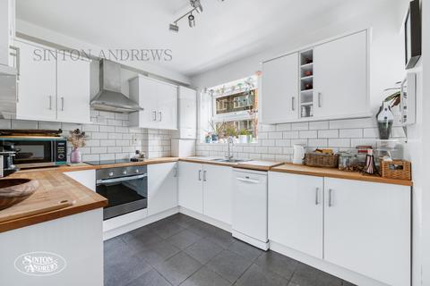 16 Woburn, London, W13 8DS