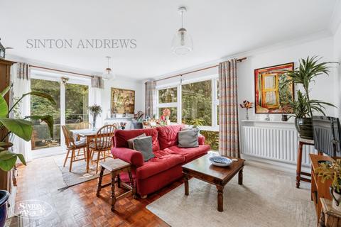 16 Woburn, London, W13 8DS