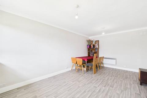 2 bedroom apartment to rent, Hanworth Road, Hampton
