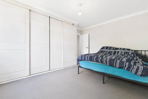 2 bedroom apartment to rent, Hanworth Road, Hampton
