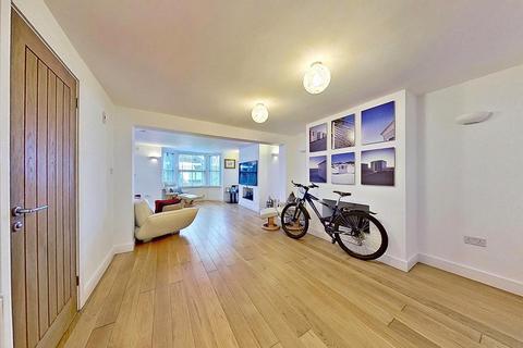 2 bedroom flat for sale, High Street, Herne Bay, CT6 5LH