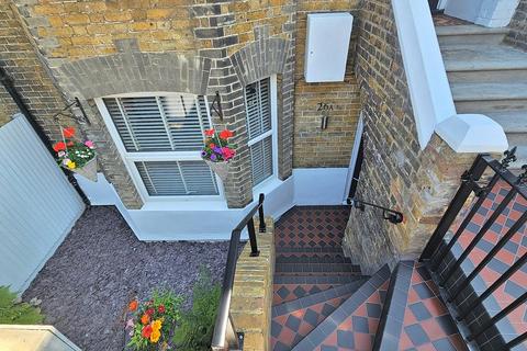 2 bedroom flat for sale, High Street, Herne Bay, CT6 5LH