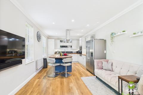 34 Compton Way, Sherfield On Loddon, Hook, RG27 0SQ