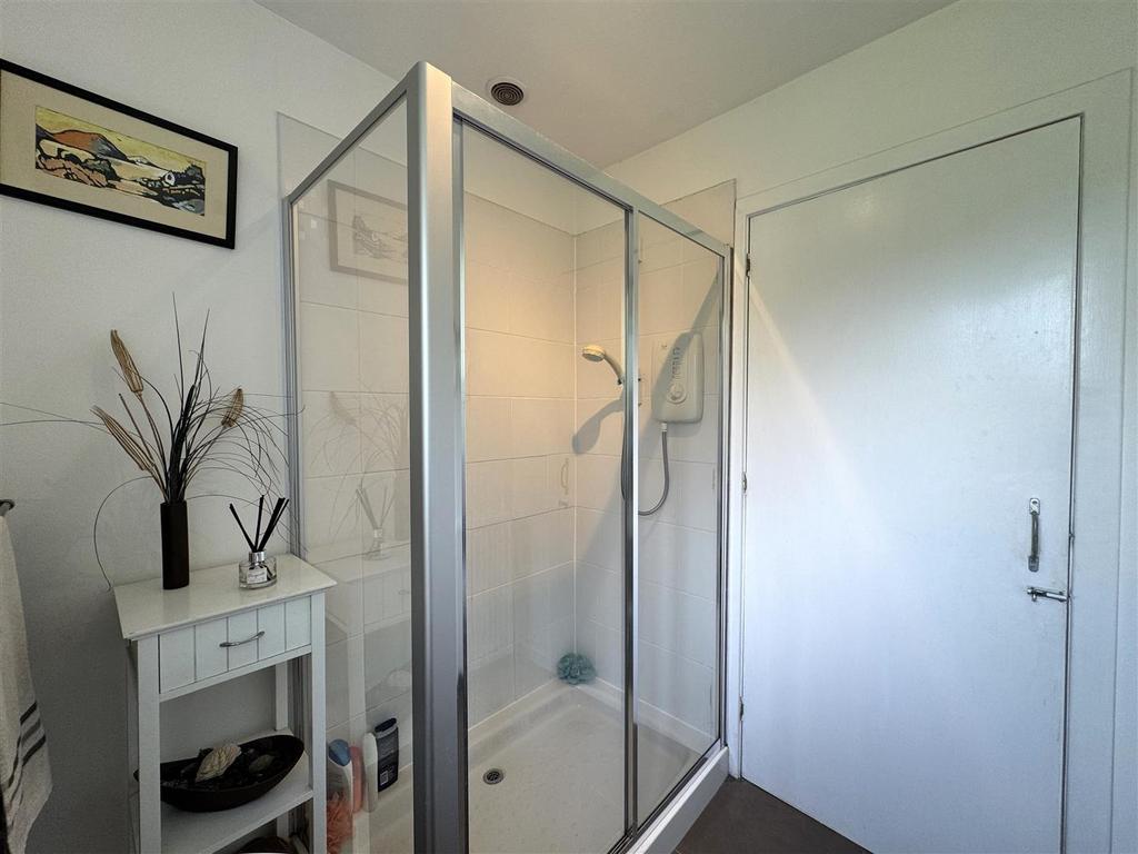 Shower room 1.2.jpg