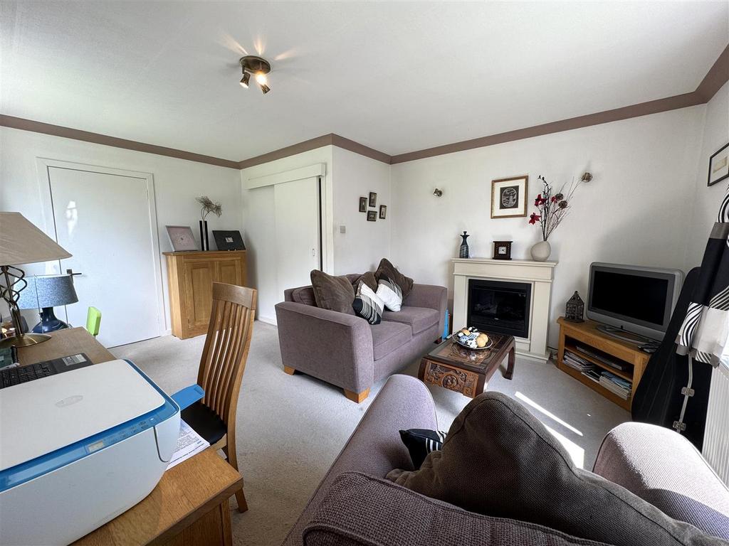 Family room 3.jpg