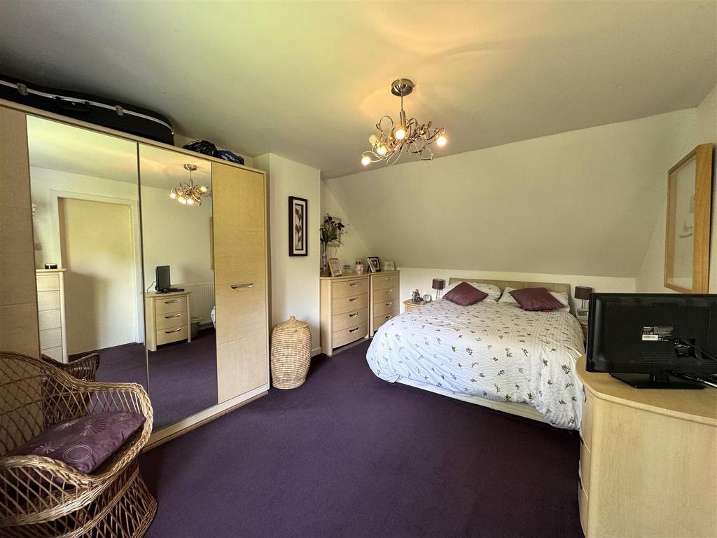 Bedroom 1.jpg