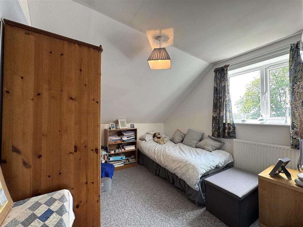 Bedroom 4.jpg