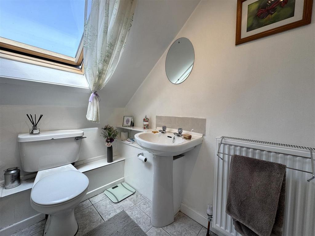 Bathroom 1.1.jpg