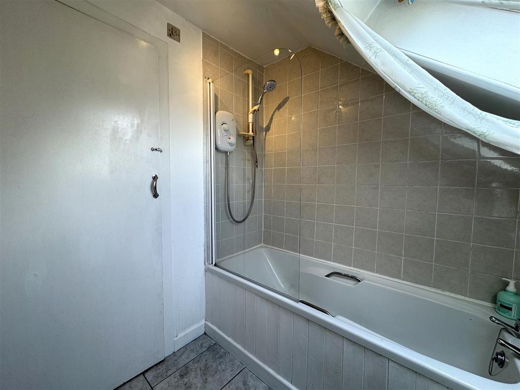 Bathroom 1.2.jpg