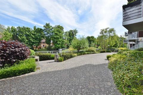 2 bedroom flat to rent, Kingfisher Meadow, Maidstone