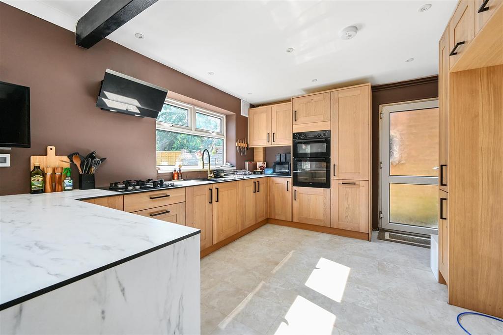 24 OCKLYNGE CLOSE - TN394 PF (1).jpg