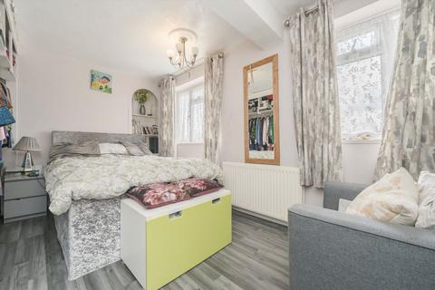 undefined, Hazel Close, Brentford TW8