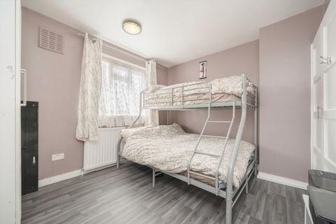 undefined, Hazel Close, Brentford TW8