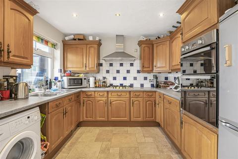 25a Clewer Fields, Windsor, SL4 5BW