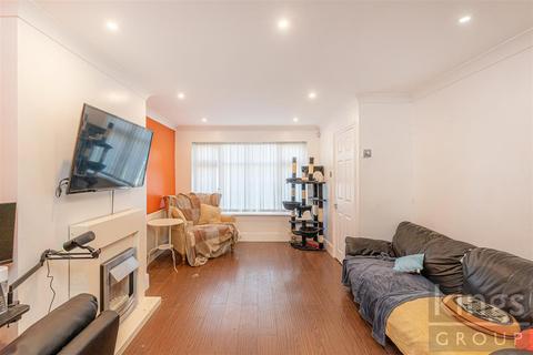 3 Rainer Close, Cheshunt, Waltham Cross, EN8 9QJ