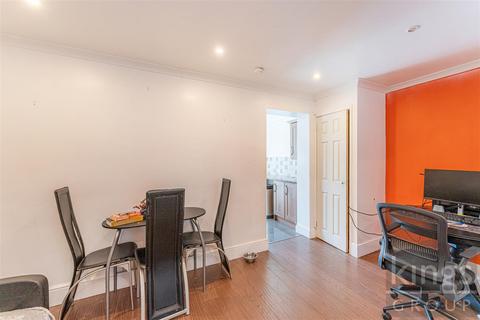 3 Rainer Close, Cheshunt, Waltham Cross, EN8 9QJ