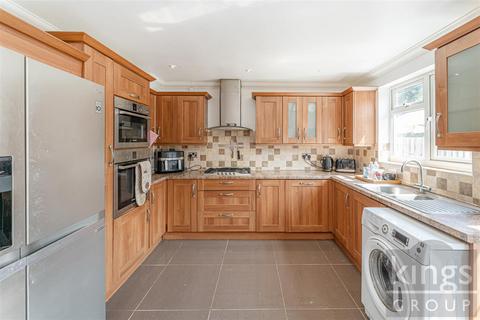 3 Rainer Close, Cheshunt, Waltham Cross, EN8 9QJ