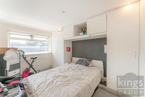 3 Rainer Close, Cheshunt, Waltham Cross, EN8 9QJ