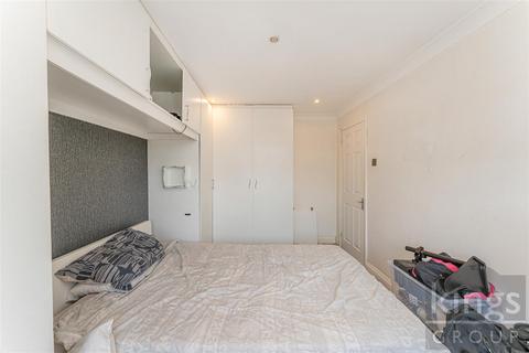 3 Rainer Close, Cheshunt, Waltham Cross, EN8 9QJ