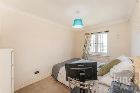 3 Rainer Close, Cheshunt, Waltham Cross, EN8 9QJ