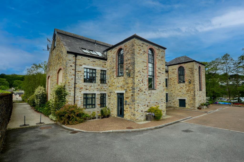 To Book A Viewing Call TPS Lostwithiel on 01208 87