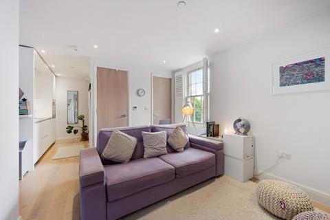 Studio for sale, King Georges Walk, Esher, KT10