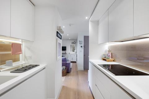 Studio for sale, King Georges Walk, Esher, KT10