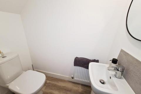 16 Edge Lane, Droylsden, Manchester, M43 6NY