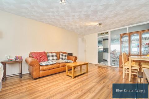 3 bedroom flat for sale, Convent Way, Southall, UB2