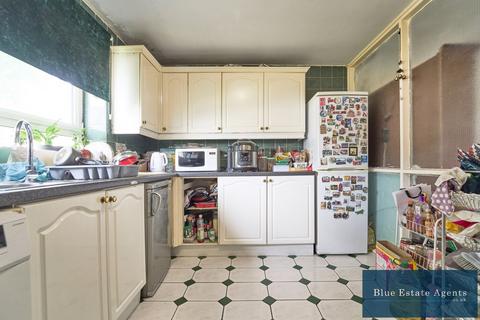 3 bedroom flat for sale, Convent Way, Southall, UB2