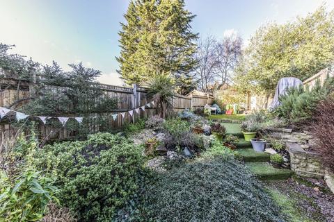 4 bedroom terraced house to rent, Lincoln Avenue, Twickenham TW2