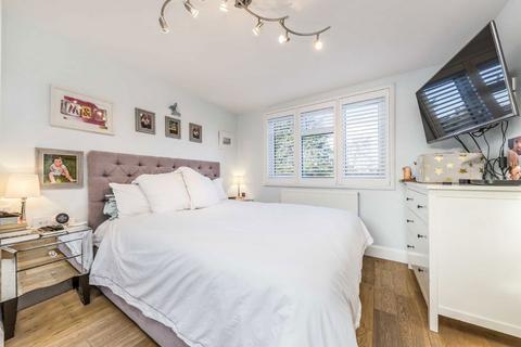 4 bedroom terraced house to rent, Lincoln Avenue, Twickenham TW2