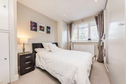 4 bedroom terraced house to rent, Lincoln Avenue, Twickenham TW2