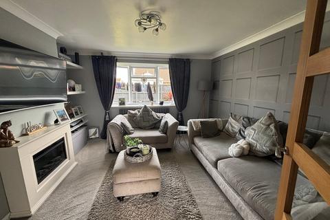 3 bedroom semi-detached house for sale, Bemerton Gardens, Kirby Cross, Frinton-on-Sea, CO13