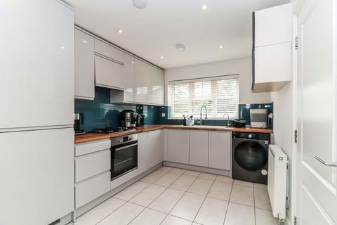 19 Ash Grove, Chesham, HP5 2FU