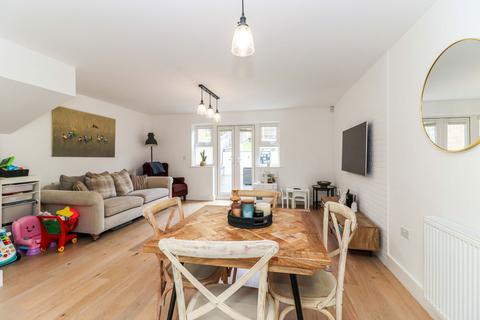19 Ash Grove, Chesham, HP5 2FU