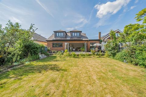 4 Willow Grove, Ruislip, HA4 6DF