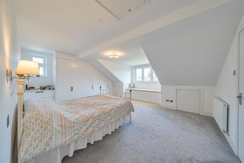 4 Willow Grove, Ruislip, HA4 6DF
