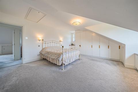 4 Willow Grove, Ruislip, HA4 6DF