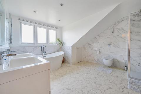 4 Willow Grove, Ruislip, HA4 6DF