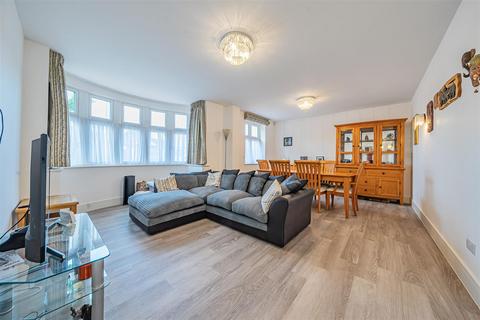 4 Willow Grove, Ruislip, HA4 6DF