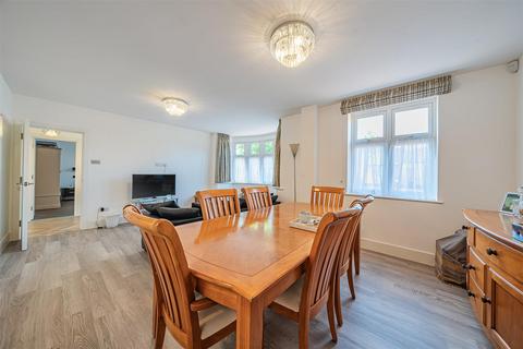 4 Willow Grove, Ruislip, HA4 6DF