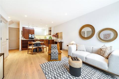 Lynwood Close, London, E18