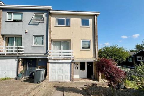 4 bedroom semi-detached house for sale, Ivinghoe Road, Bushey, WD23.