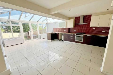 4 bedroom semi-detached house for sale, Ivinghoe Road, Bushey, WD23.