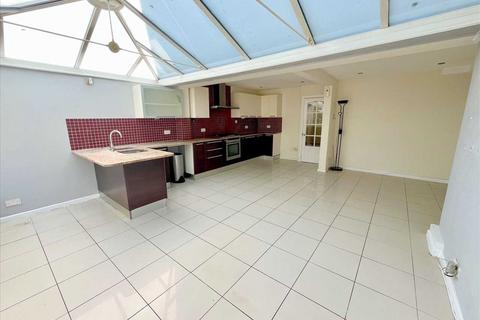 4 bedroom semi-detached house for sale, Ivinghoe Road, Bushey, WD23.
