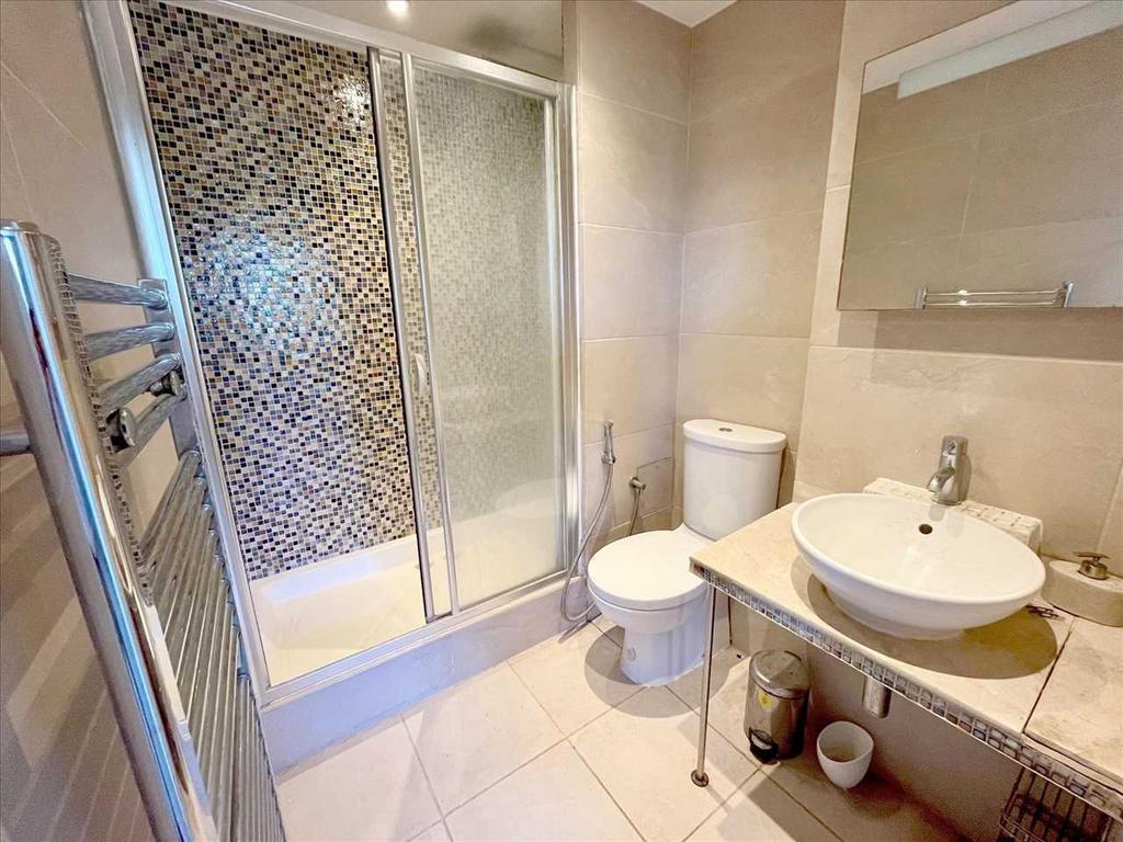 En suite shower room
