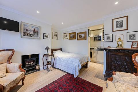Studio for sale, Sutherland St, Pimlico, London, SW1V