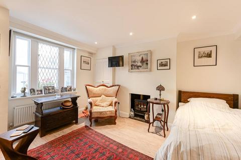 Studio for sale, Sutherland St, Pimlico, London, SW1V